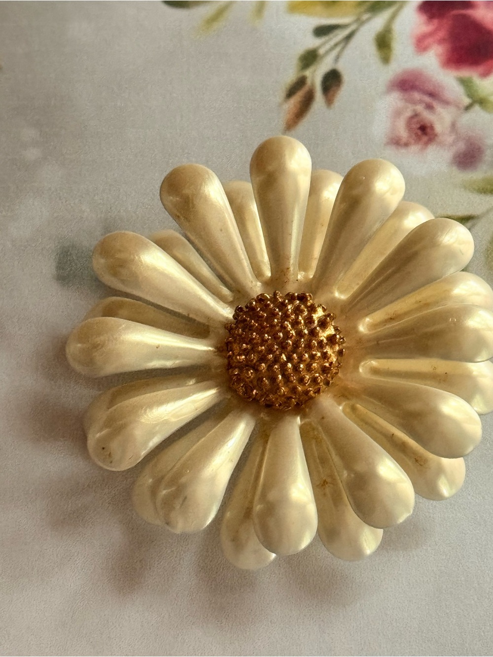 Pearl White Floral Daisy Brooch with Gold Center